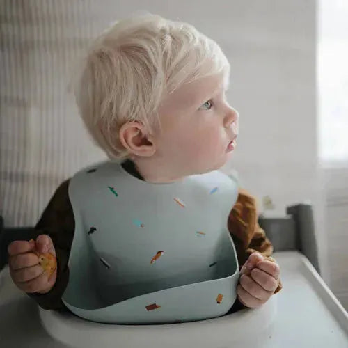 Mushie Siliconen Baby Slab - Retro Cars - Tiny Giggles