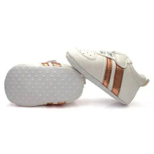 Baby Boy Sneakers Wit met Gouden Strepen - Tiny Giggles